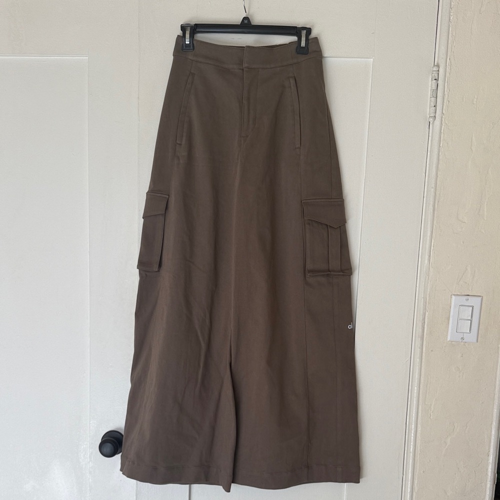ALO Show Off Cargo Wide Leg Trouser in Brown